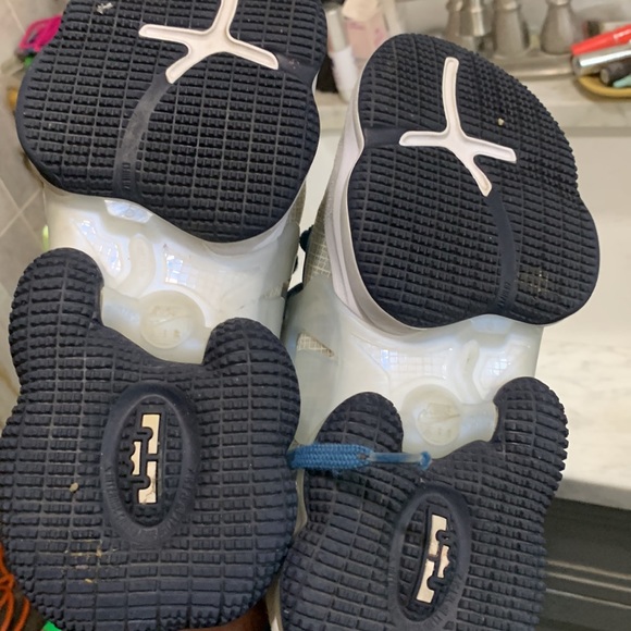 Nike lebron 19 chosen one shoes - Picture 8 of 12